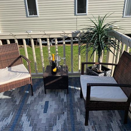 Beautiful 3 Bedroom Caravan With Hot Tub - Tattershall Lakes Eksteriør billede