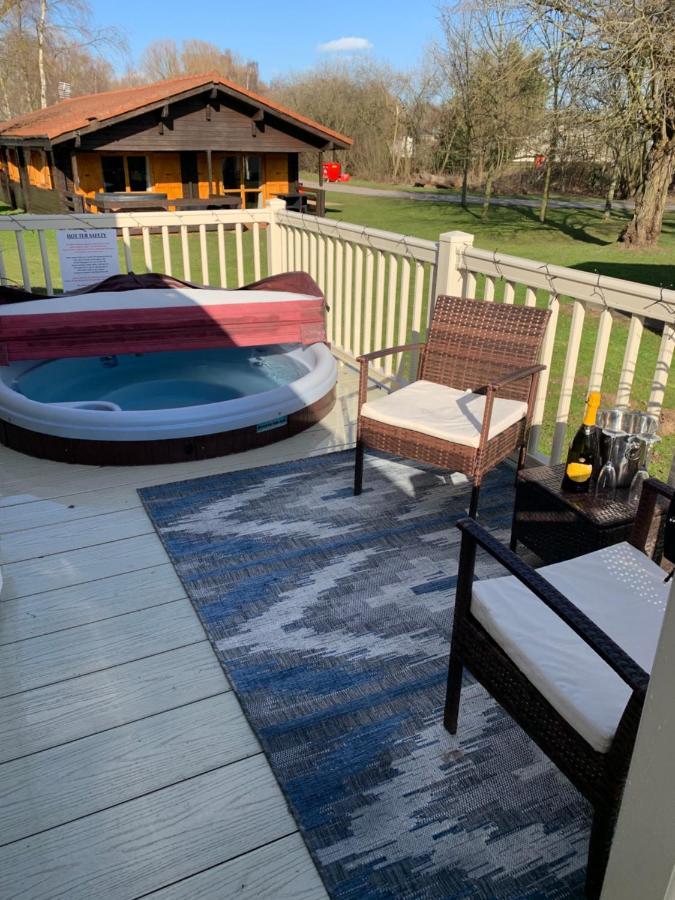 Beautiful 3 Bedroom Caravan With Hot Tub - Tattershall Lakes Eksteriør billede